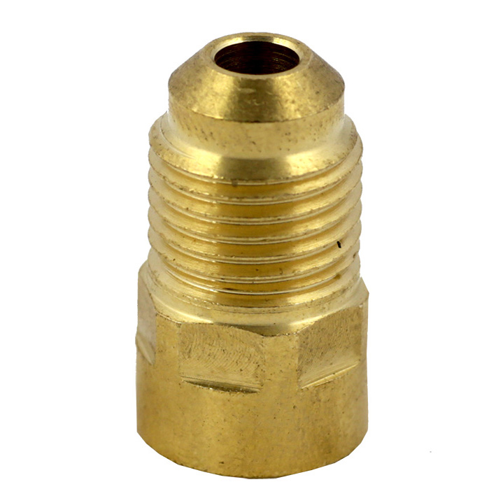 Valve adapter inlet ¼ SAE female right hand - outlet 5/16 SAE male right hand (R410A)